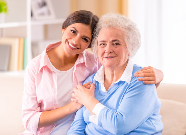 Consejos sencillos para cuidar a las personas mayores